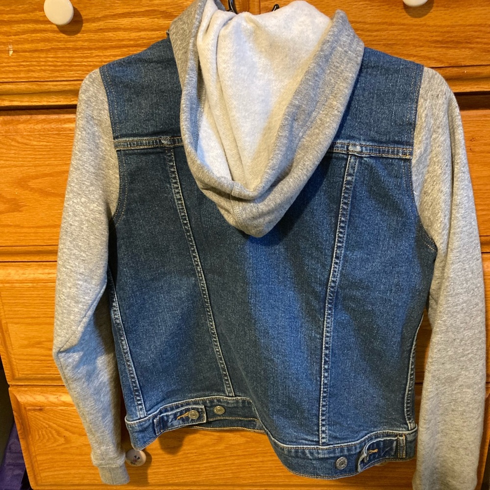 Levi's NWOT Womens Blue Denim Hybrid Trucker Jacket with Gray Sleeves - Picture 5 of 5